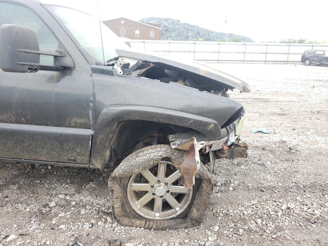 Photo 9 from auction – 2004 CHEVROLET SILVERADO with VIN 2GCEK19T741306318