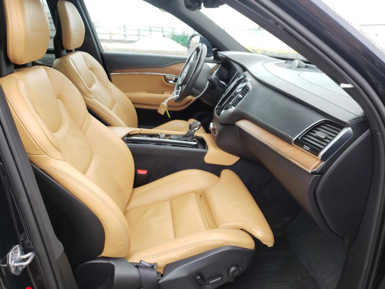 Photo 5 from auction – 2017 VOLVO XC90 T6 with VIN YV4A22PL1H1177444