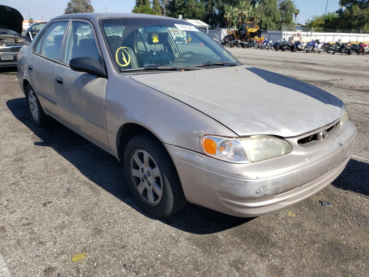 TOYOTA COROLLA VE 2000 with VIN 1NXBR12E4YZ401774 - Photo from auction