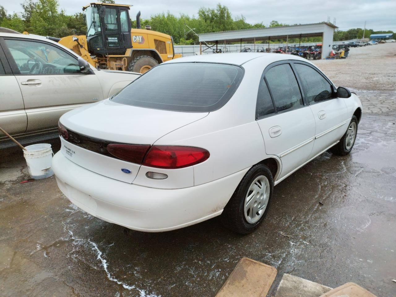 Photo 4 from auction – 1997 FORD ESCORT LX with VIN 1FALP13P8VW202067