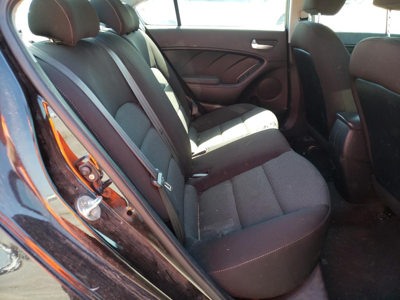Photo 6 from auction – 2018 KIA FORTE LX with VIN 3KPFK4A74JE220676