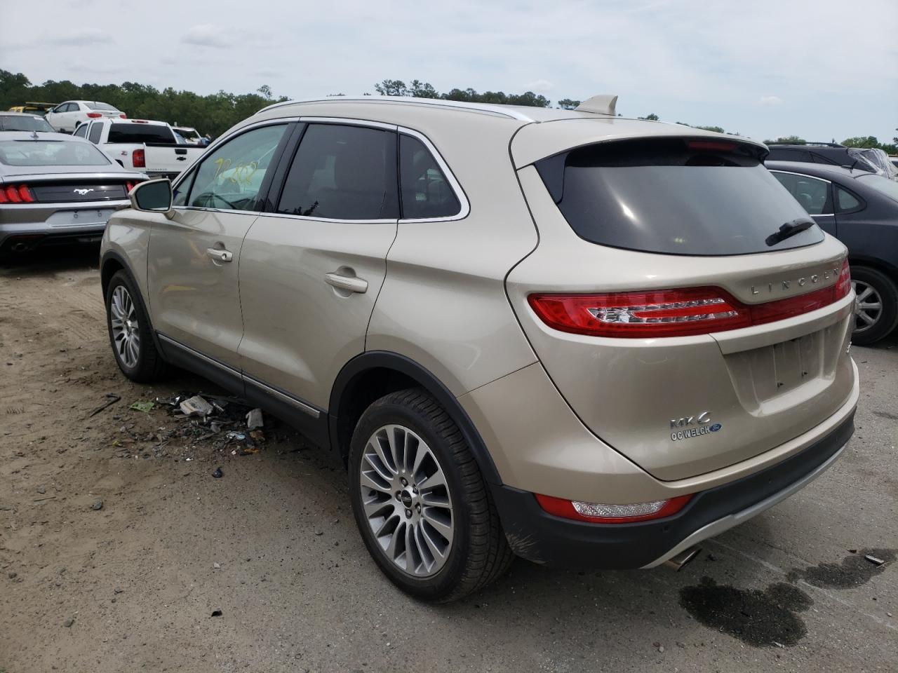 Photo 3 from auction – 2017 LINCOLN MKC RESERV with VIN 5LMCJ3C96HUL16022