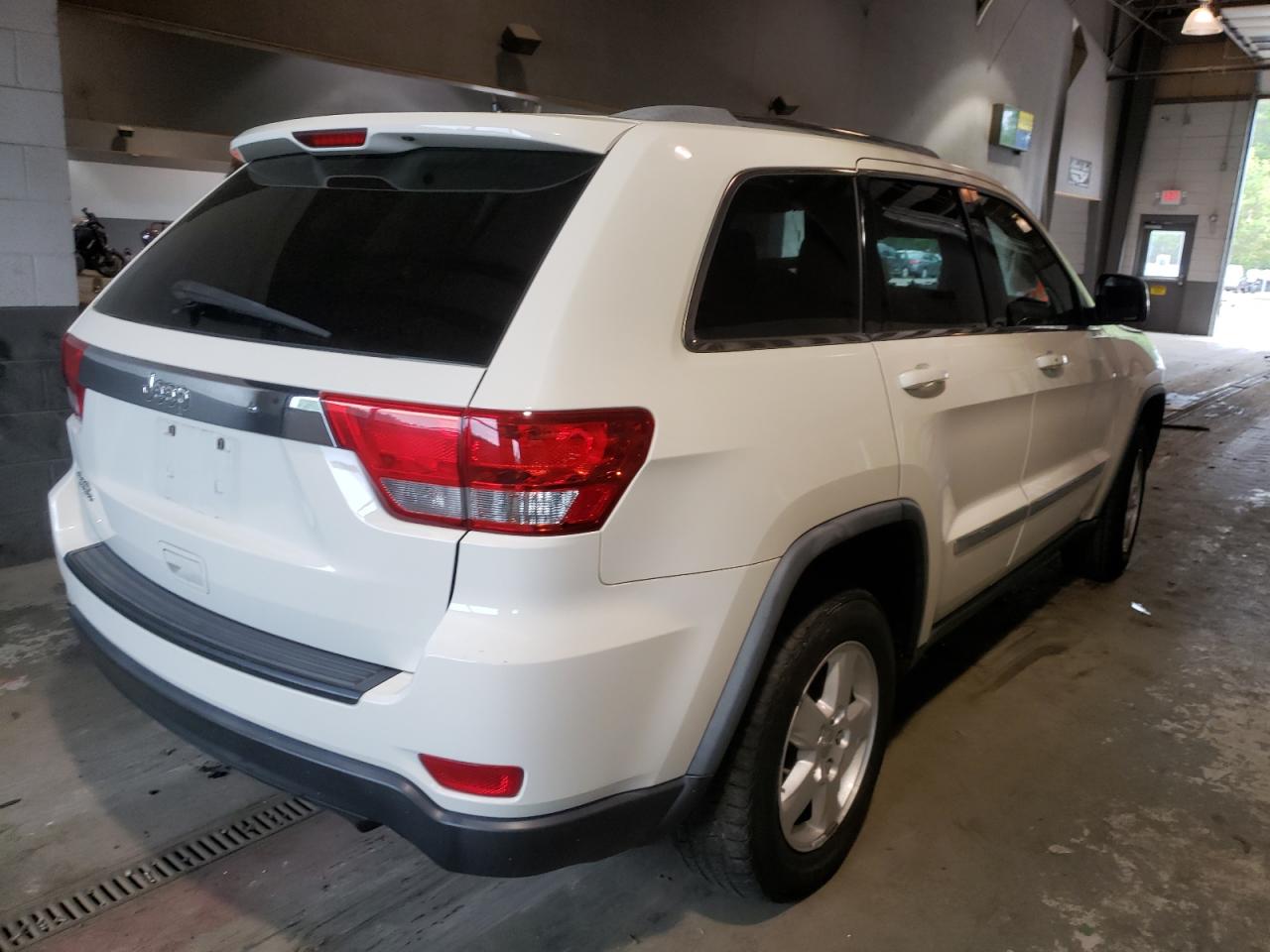 Photo 4 from auction – 2012 JEEP GRAND CHER with VIN 1C4RJFAG7CC140200