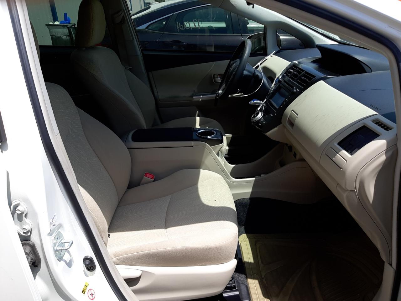 Photo 5 from auction – 2014 TOYOTA PRIUS V with VIN JTDZN3EU4EJ013535