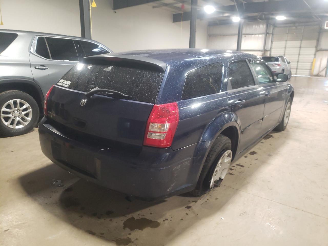 Photo 4 from auction – 2005 DODGE MAGNUM SE with VIN 2D4FV48T85H618982