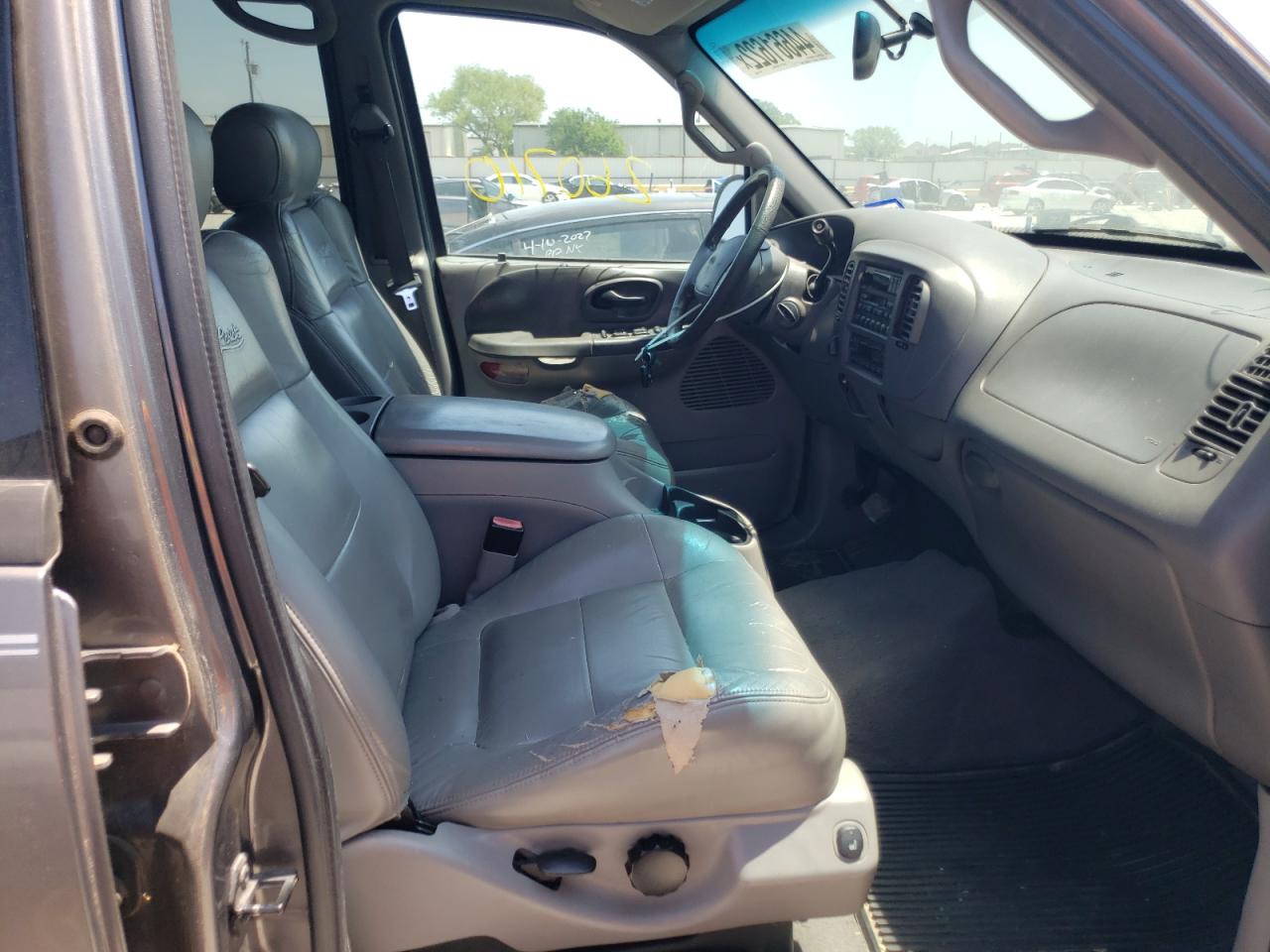 Photo 5 from auction – 2002 FORD F150 SUPER with VIN 1FTRW08L22KB41938