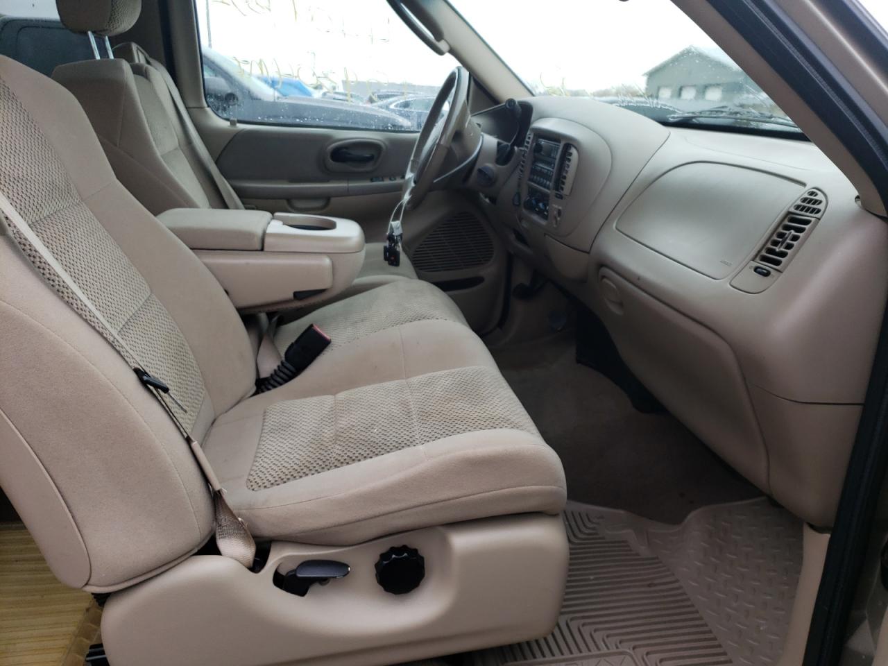 Photo 5 from auction – 2002 FORD F150 with VIN 1FTRX18LX2NB81704