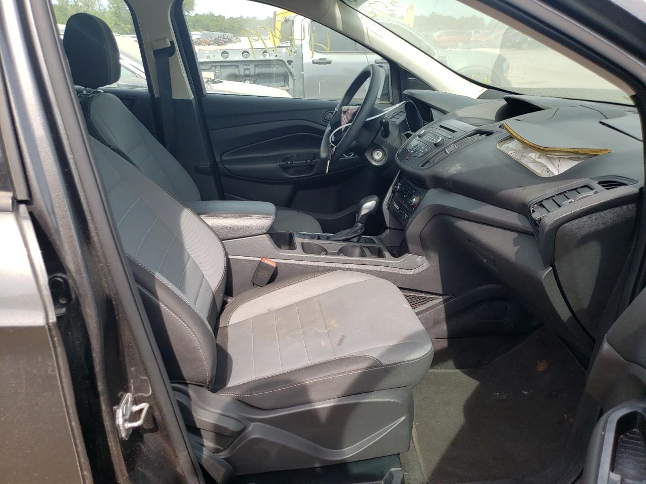 Photo 5 from auction – 2017 FORD ESCAPE S with VIN 1FMCU0F73HUA87835