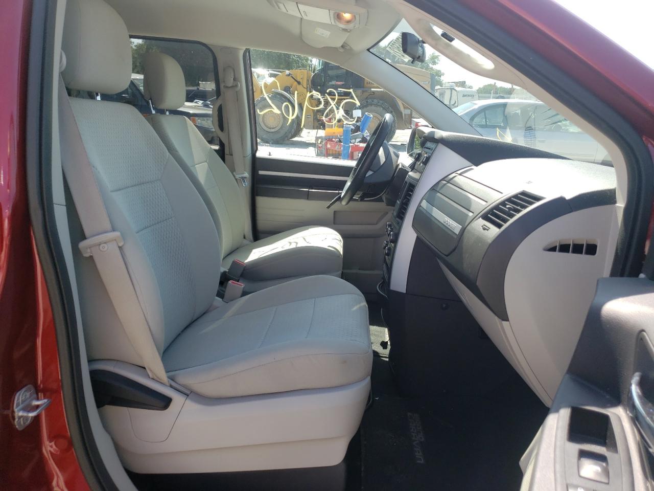 Photo 5 from auction – 2010 DODGE GRAND CARA with VIN 2D4RN3D13AR331999