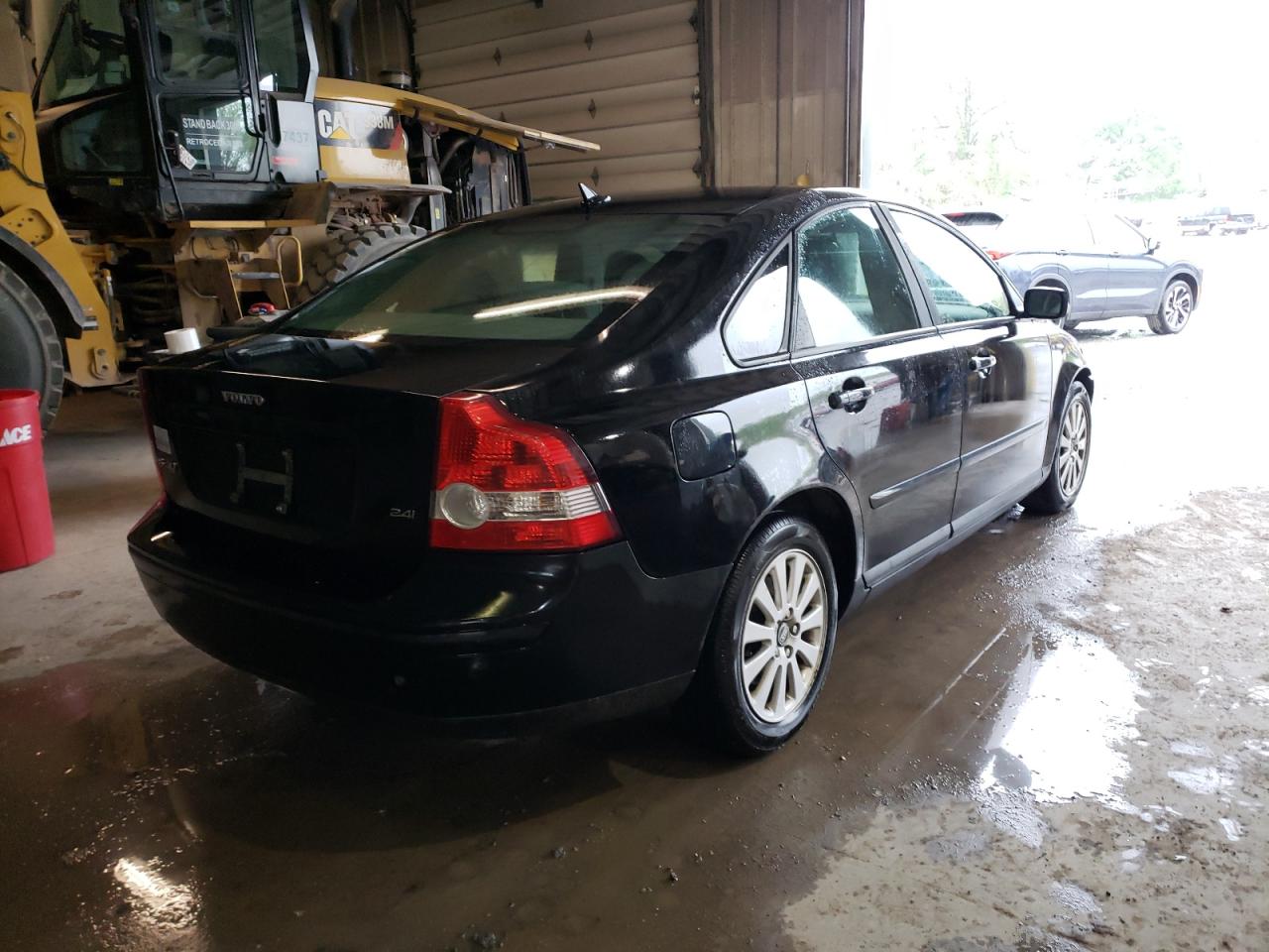 Photo 4 from auction – 2005 VOLVO S40 2.4I with VIN YV1MS382352062047
