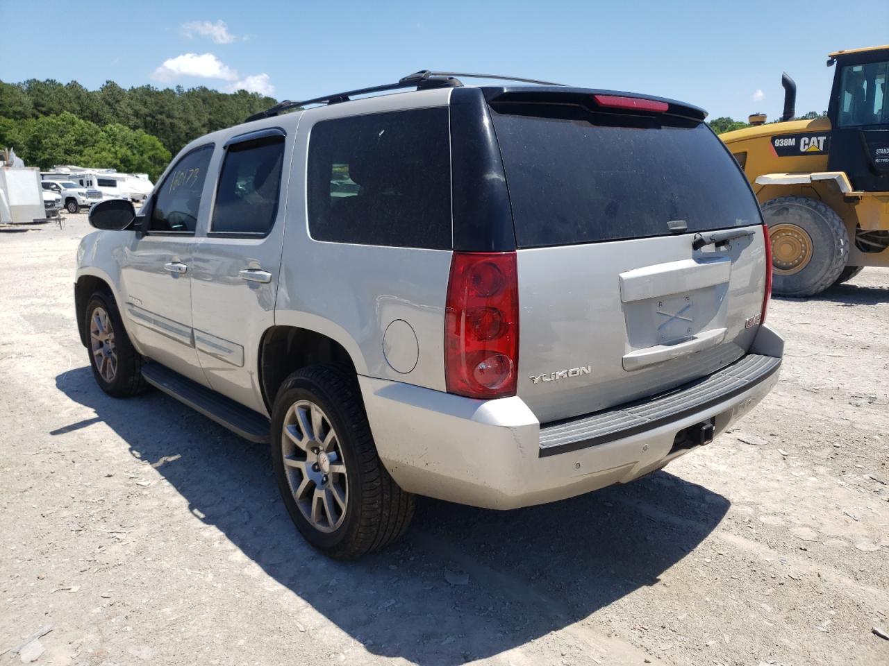 Photo 3 from auction – 2007 GMC YUKON with VIN 1GKFK13027R170201