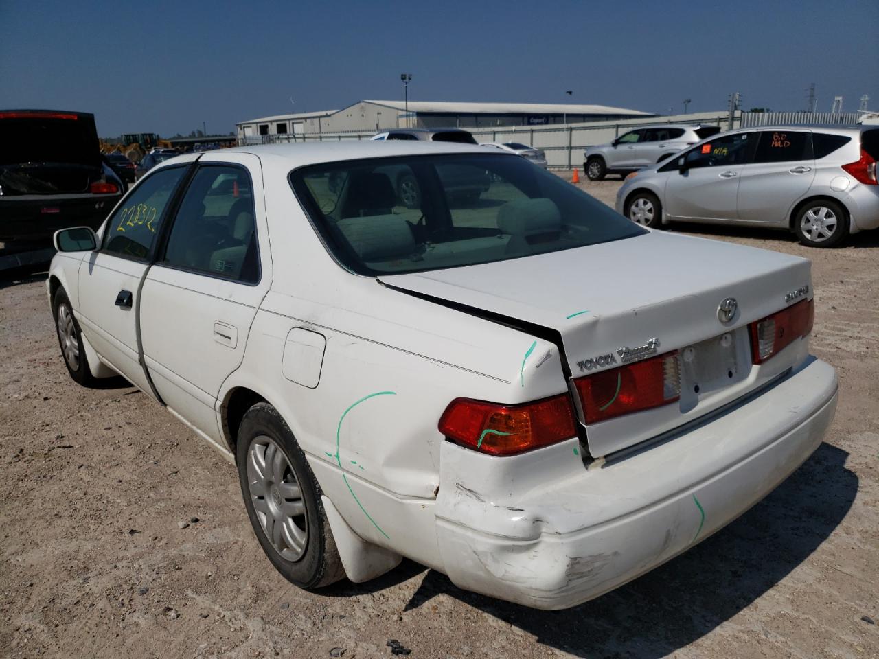 Photo 3 from auction – 2000 TOYOTA CAMRY CE with VIN 4T1BG22K6YU927034
