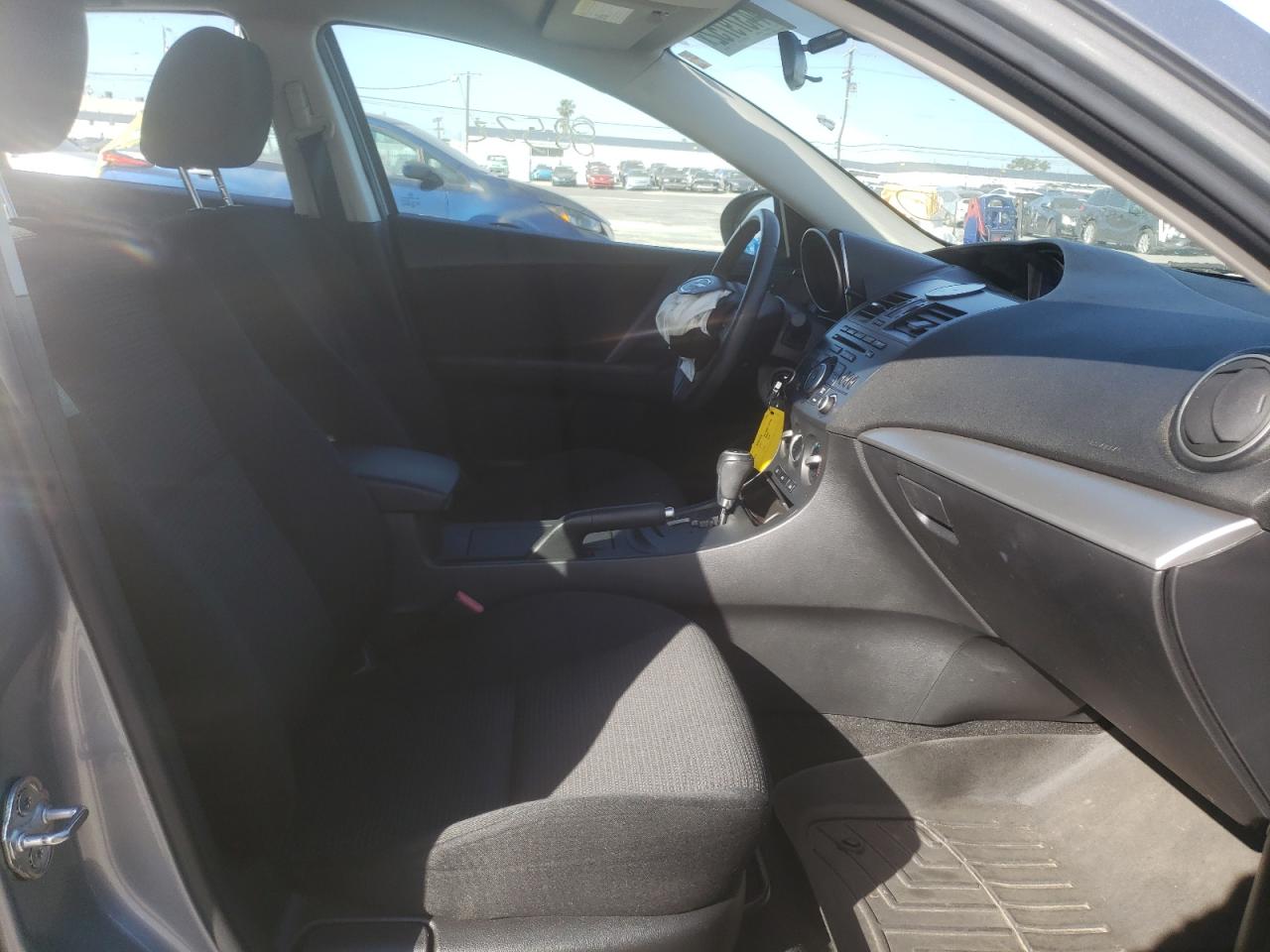 Photo 5 from auction – 2012 MAZDA 3 I with VIN JM1BL1L8XC1660052