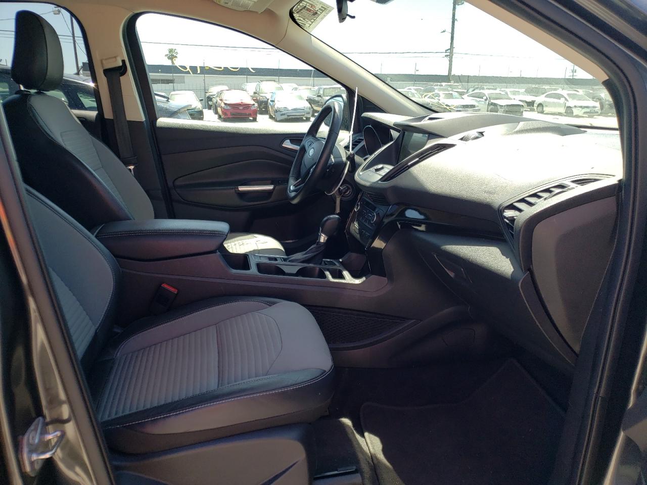 Photo 5 from auction – 2018 FORD ESCAPE SE with VIN 1FMCU9GD6JUC40223