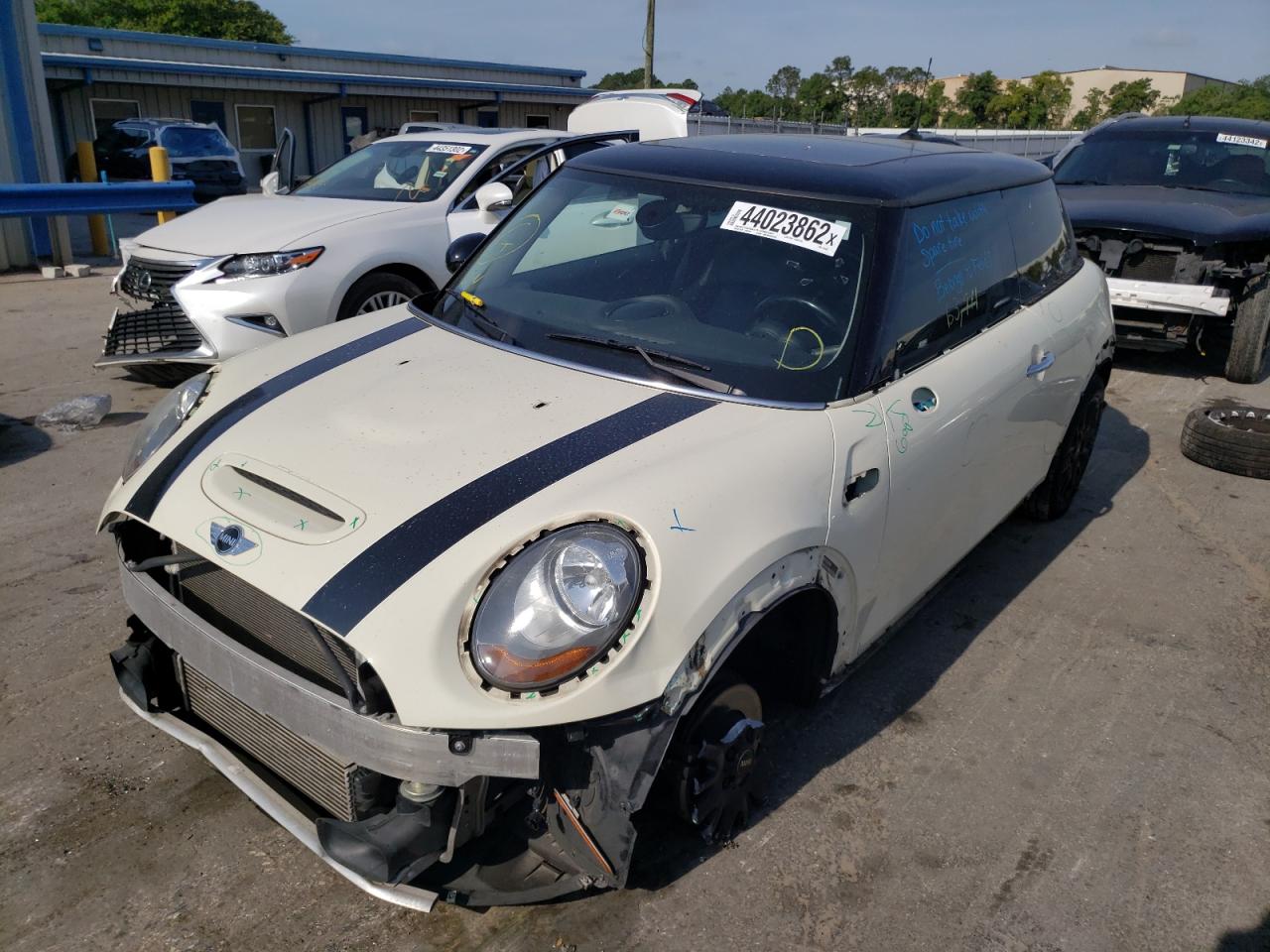 Photo 2 from auction – 2015 MINI COOPER S with VIN WMWXP7C5XF2A39363