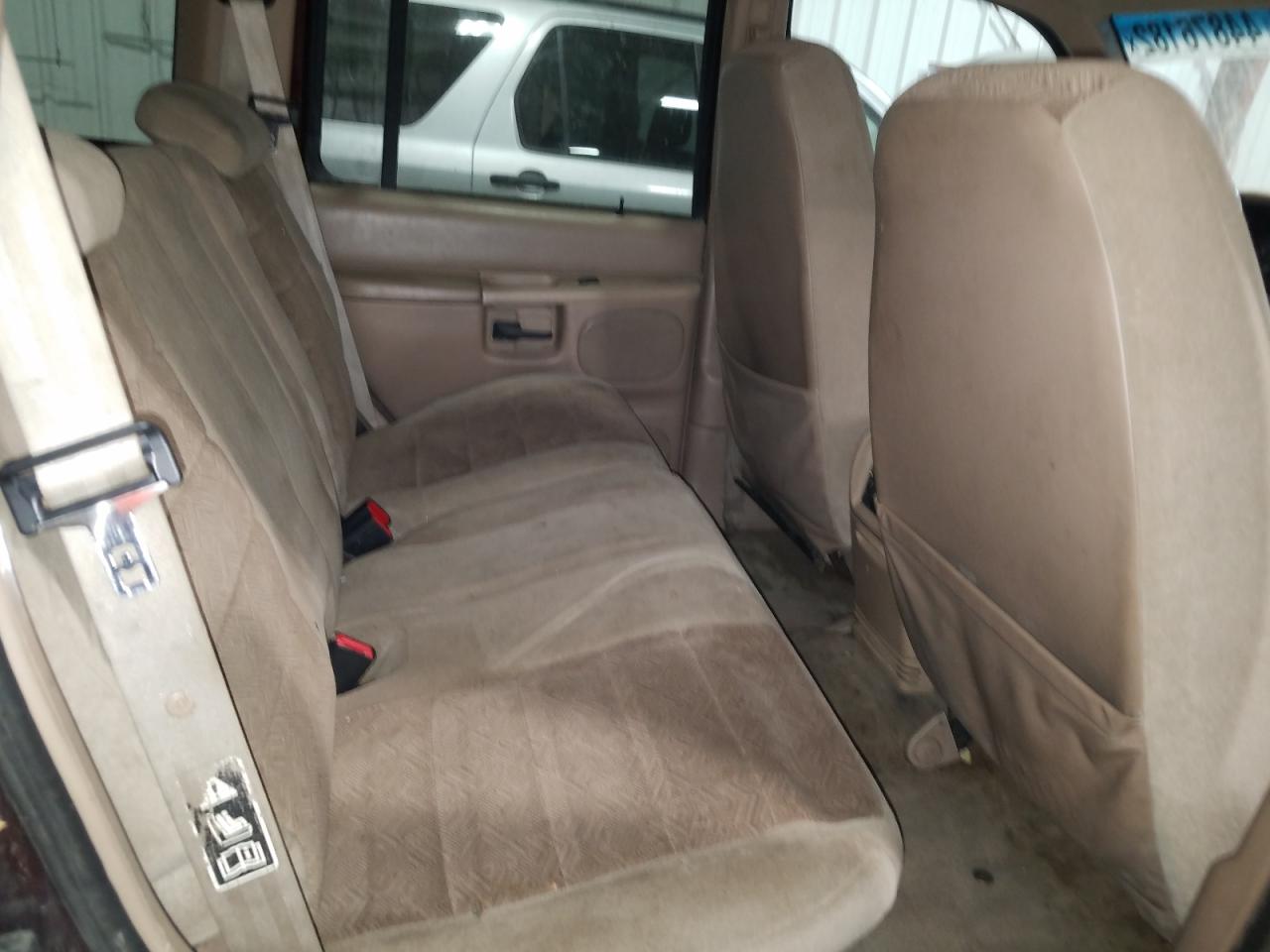 Photo 6 from auction – 2000 FORD EXPLORER X with VIN 1FMZU83P4YZB98569