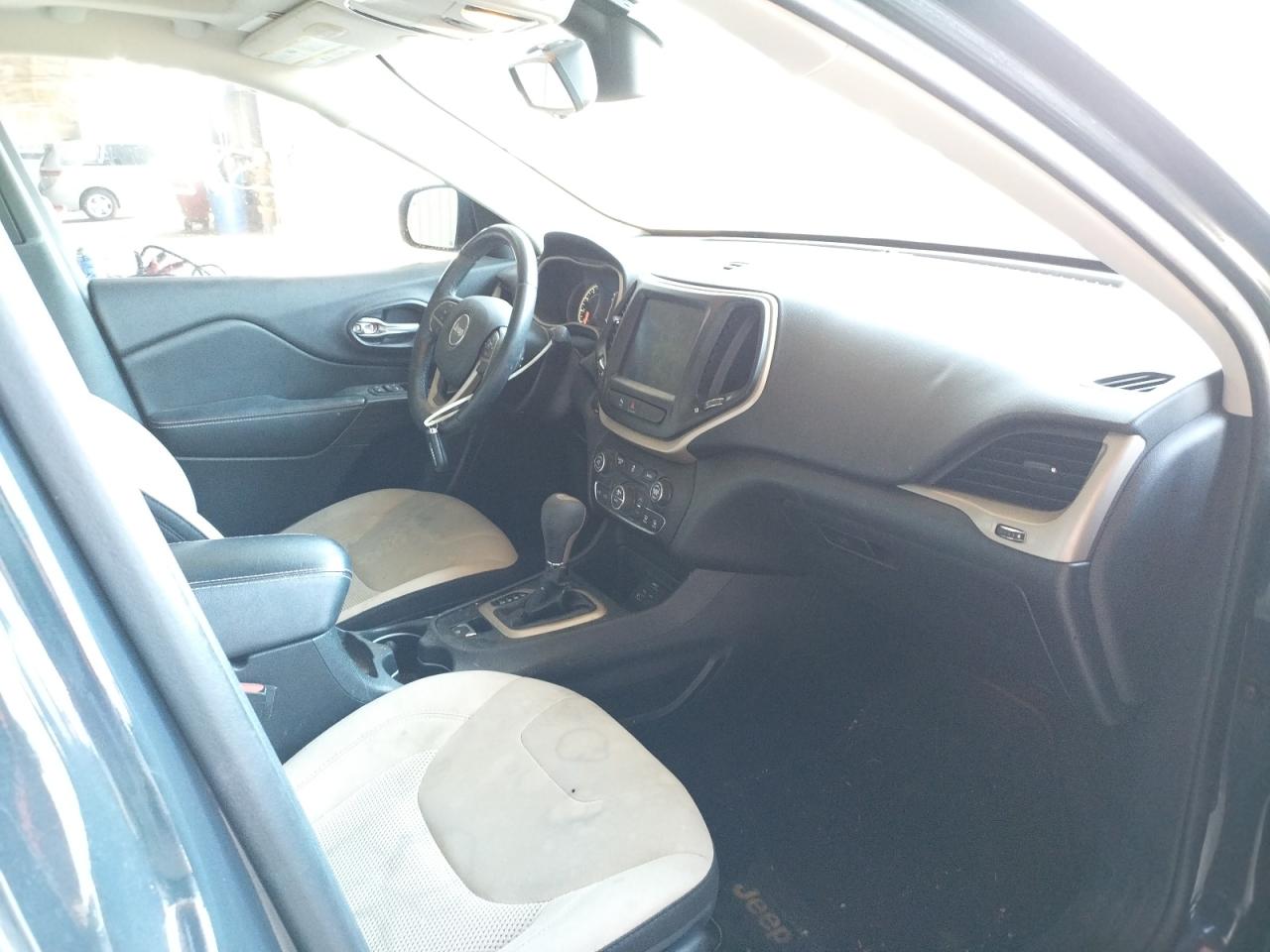 Photo 5 from auction – 2016 JEEP CHEROKEE L with VIN 1C4PJLCB7GW256671