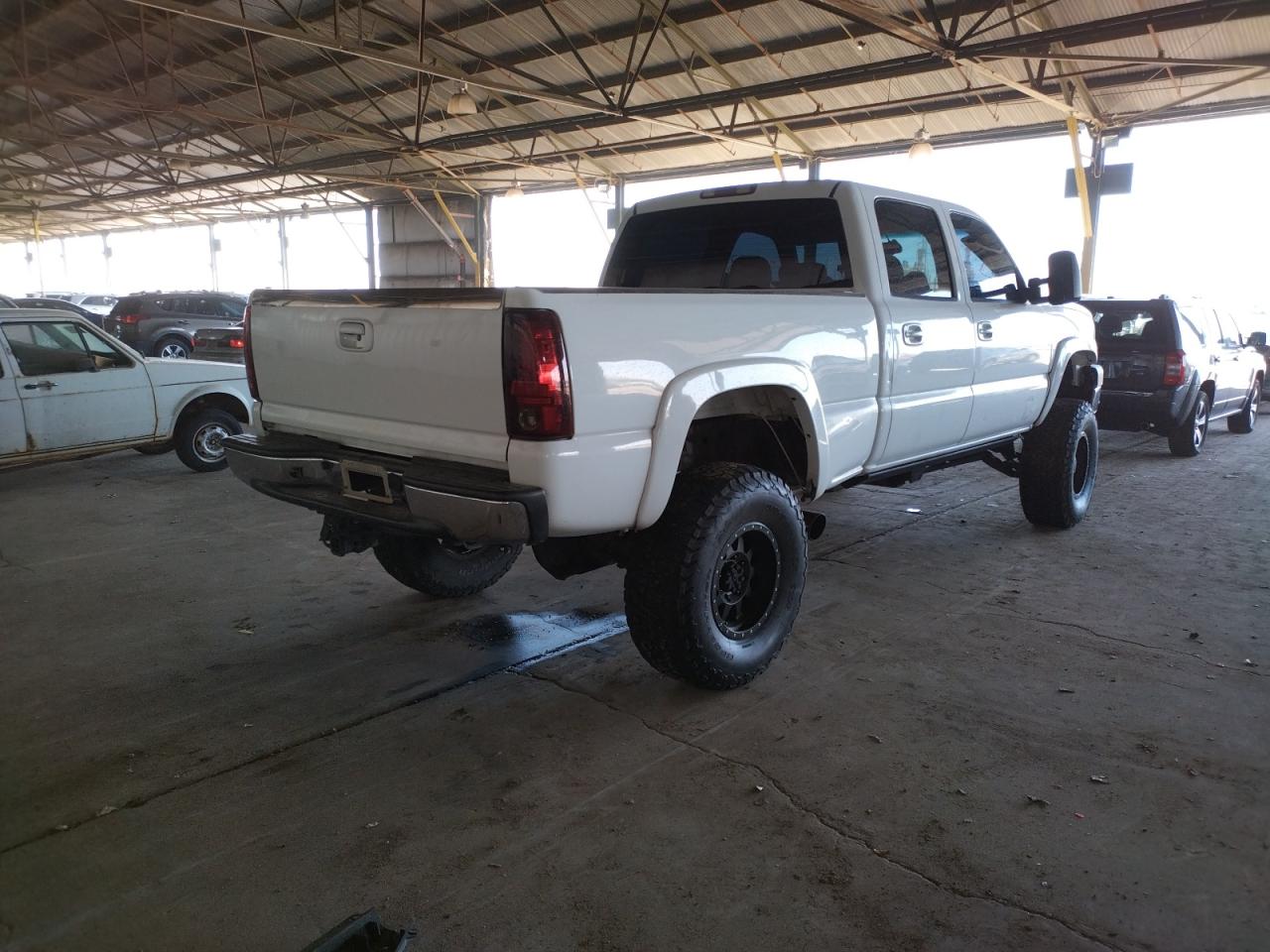 Photo 4 from auction – 2004 CHEVROLET SILVERADO with VIN 1GCHK23G54F199910