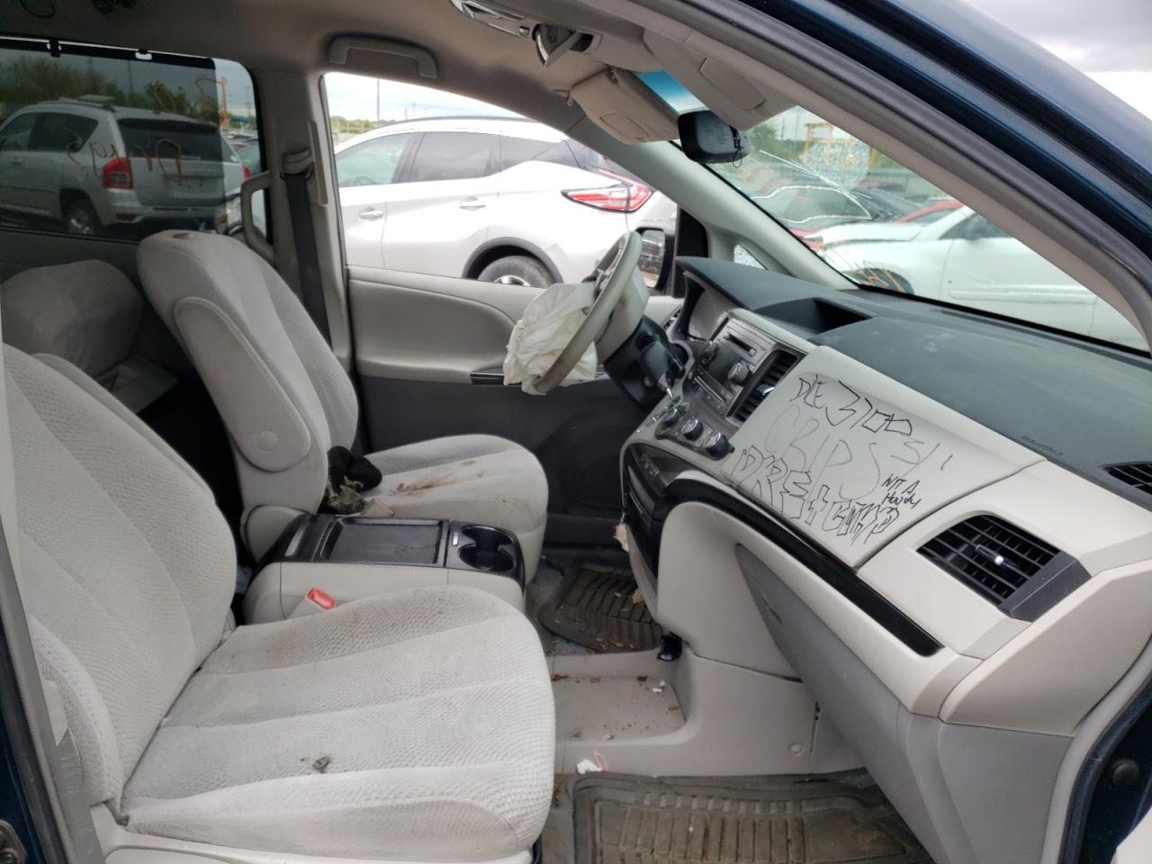 Photo 5 from auction – 2011 TOYOTA SIENNA LE with VIN 5TDKK3DCXBS158693