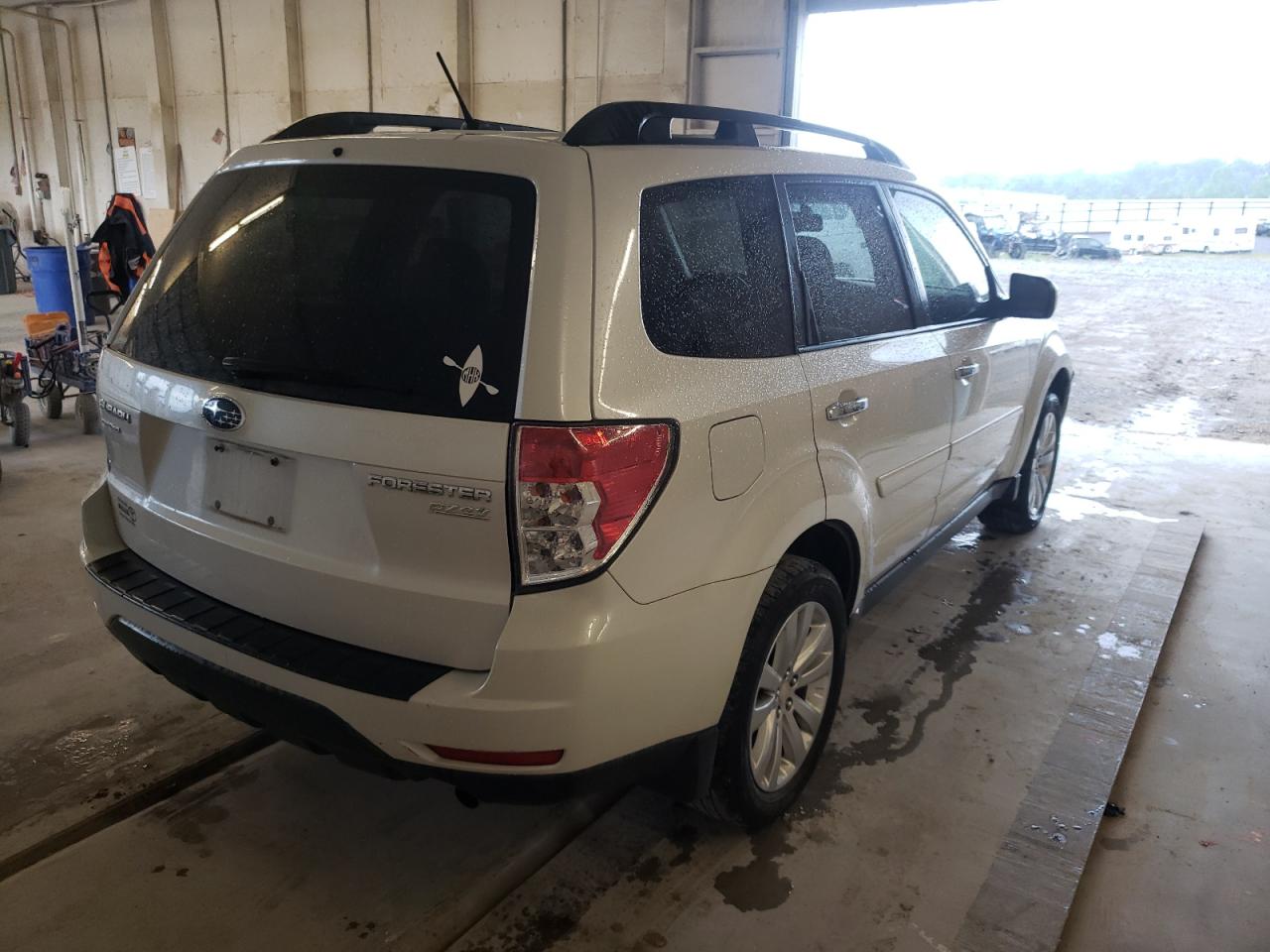 Photo 4 from auction – 2011 SUBARU FORESTER 2 with VIN JF2SHADC1BH768944