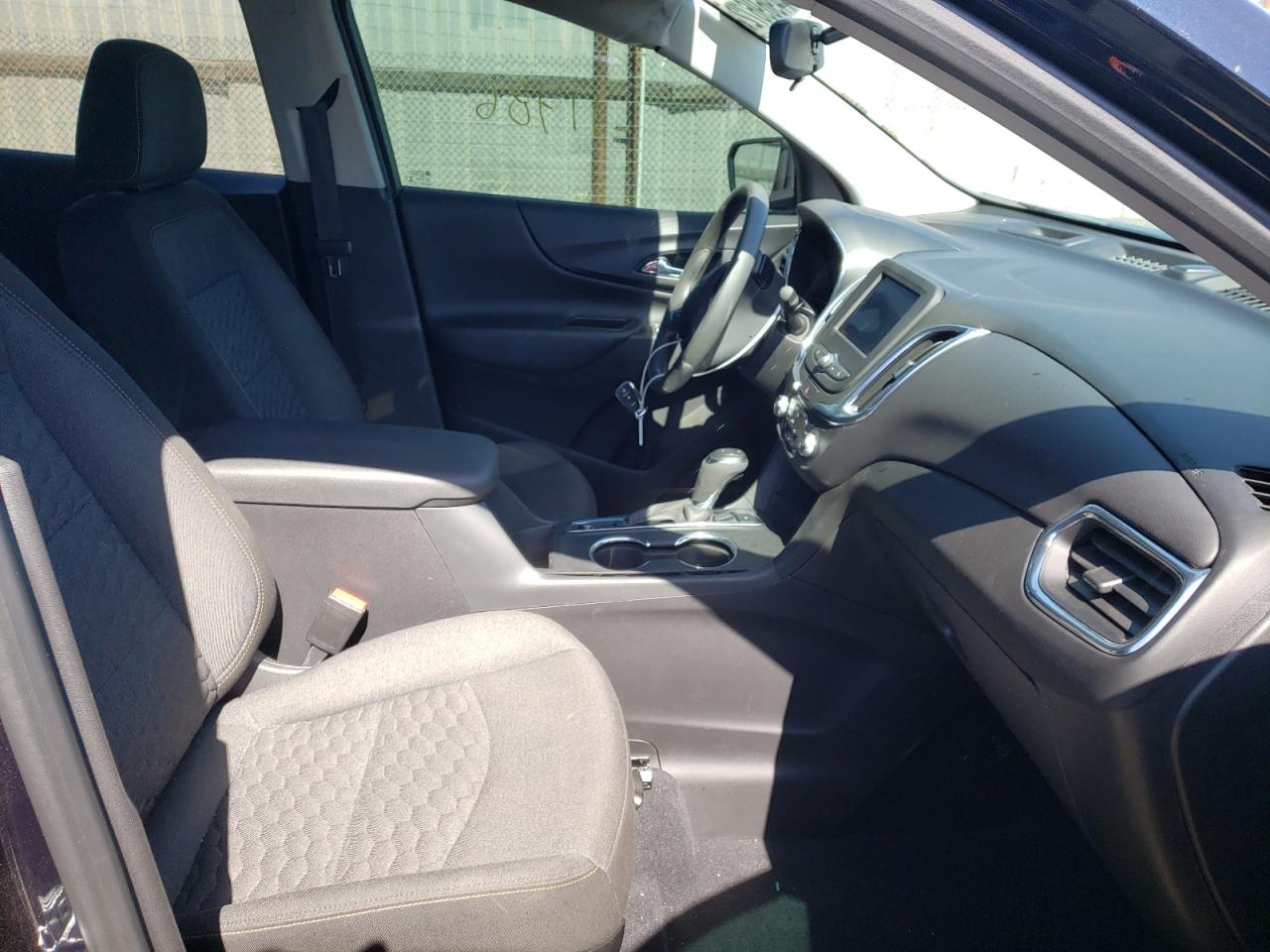 Photo 5 from auction – 2021 CHEVROLET EQUINOX LT with VIN 3GNAXUEVXMS114279