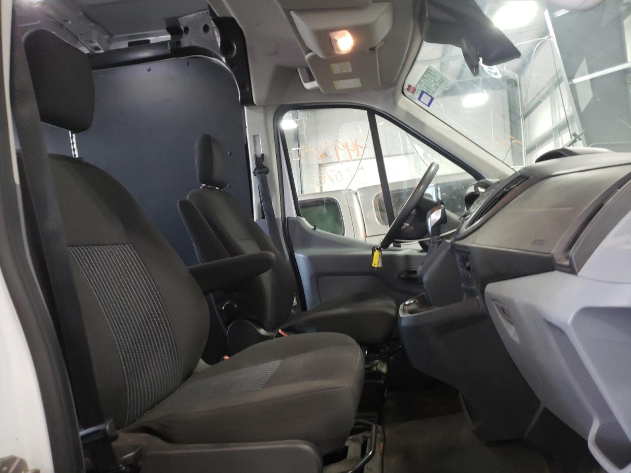 Photo 5 from auction – 2019 FORD TRANSIT T- with VIN 1FTYR2CM4KKB07935