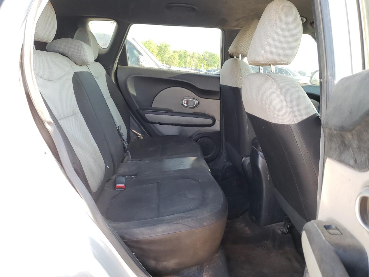 Photo 6 from auction – 2015 KIA SOUL with VIN KNDJN2A24F7792672