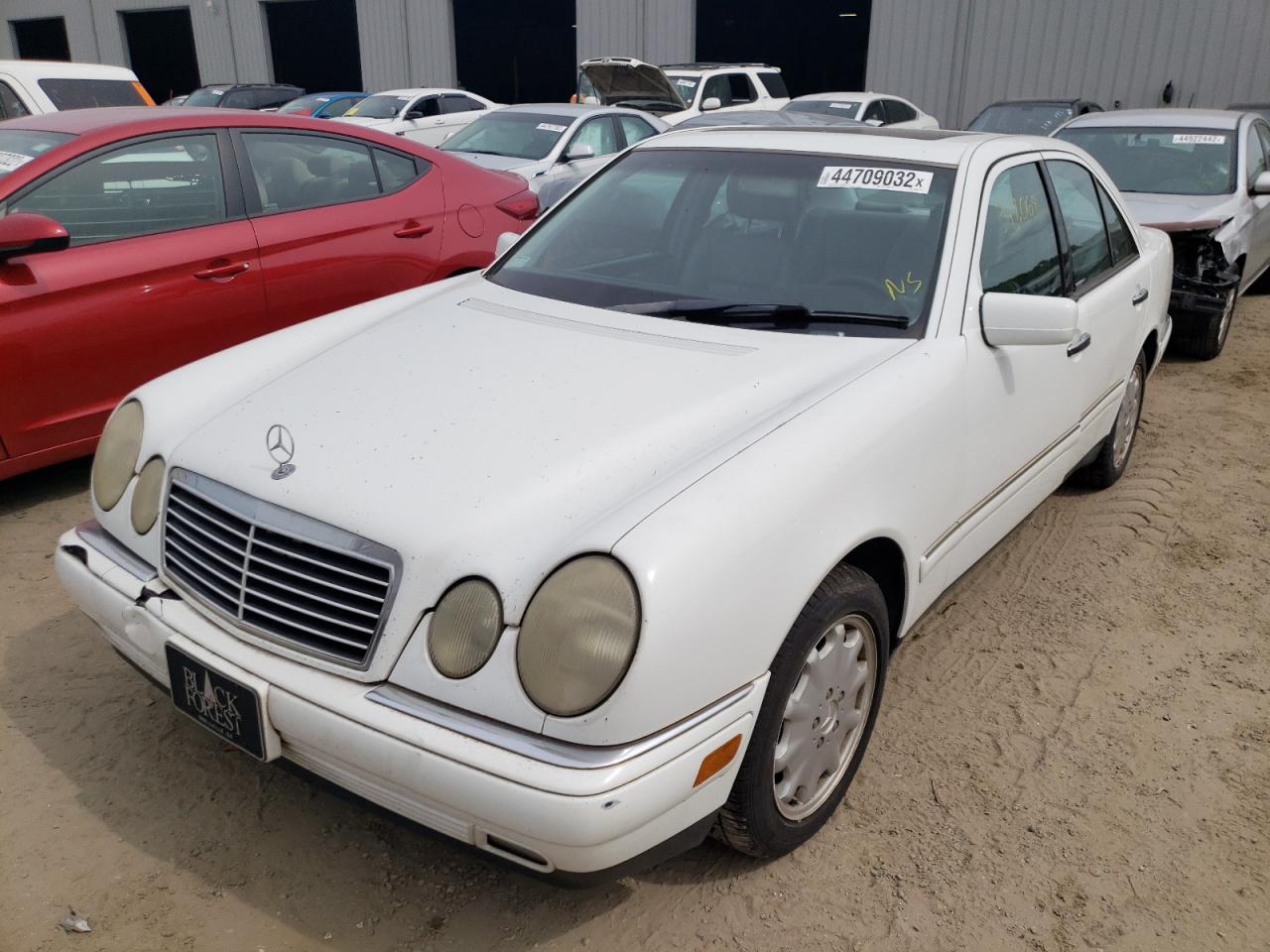 Photo 2 from auction – 1999 MERCEDES-BENZ E 320 with VIN WDBJF65H2XA783958
