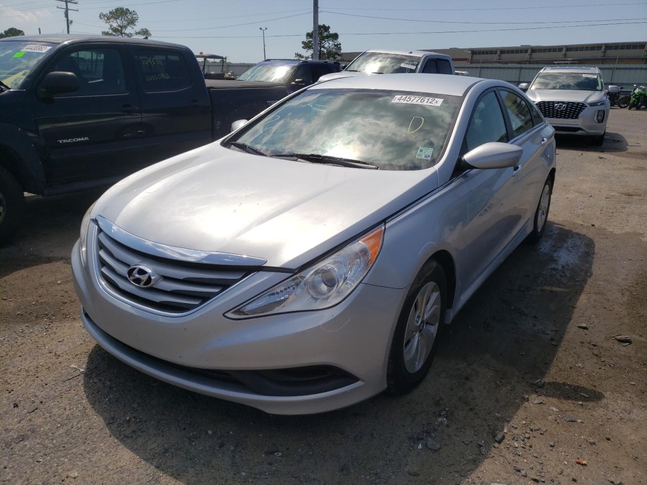 Photo 2 from auction – 2014 HYUNDAI SONATA GLS with VIN 5NPEB4AC1EH825877