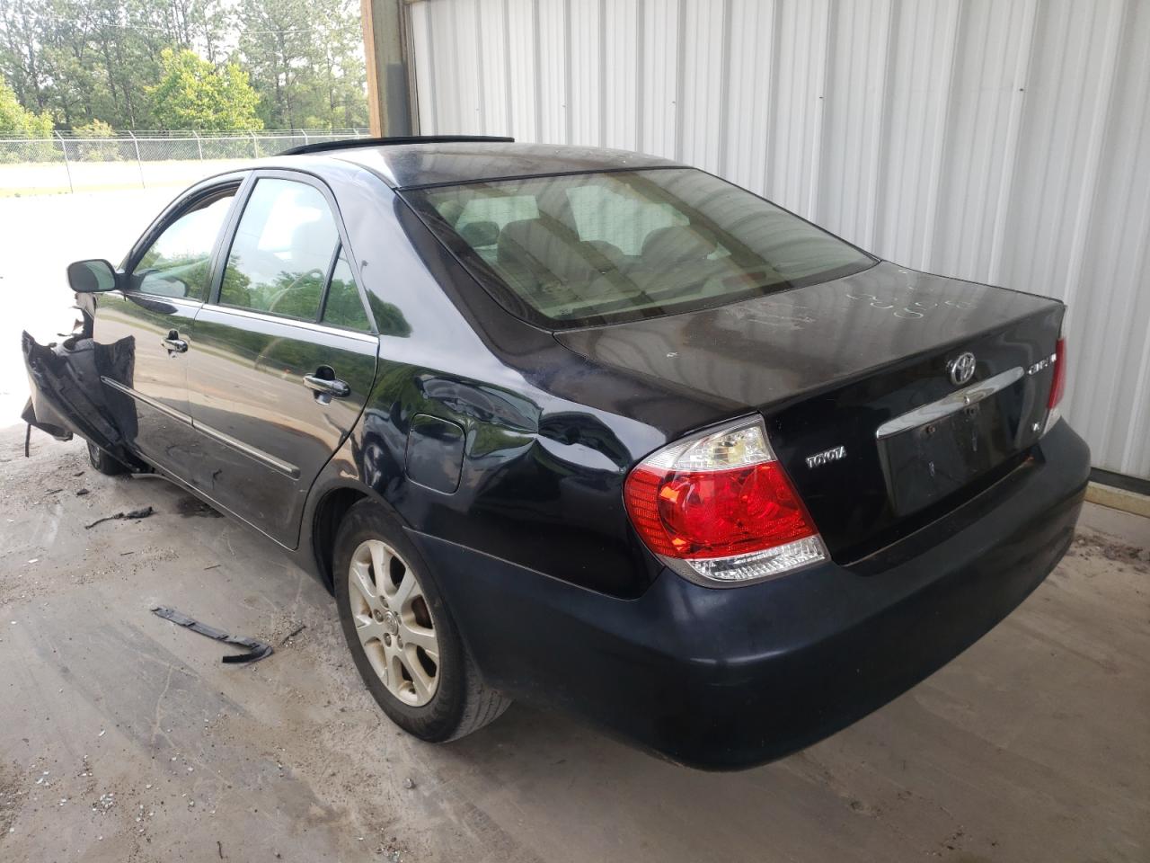 Photo 3 from auction – 2005 TOYOTA CAMRY LE with VIN 4T1BF30K75U106967