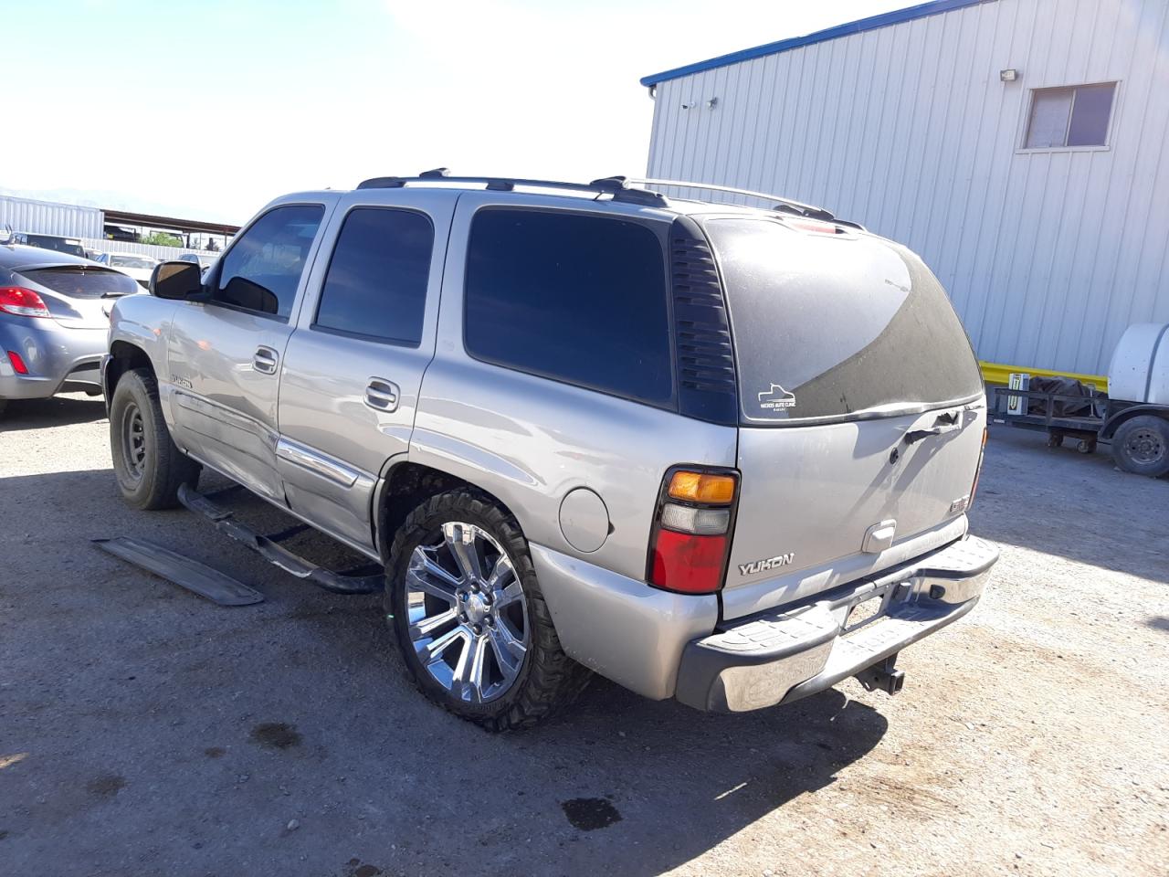Photo 3 from auction – 2005 GMC YUKON with VIN 1GKEK13TX5R184835