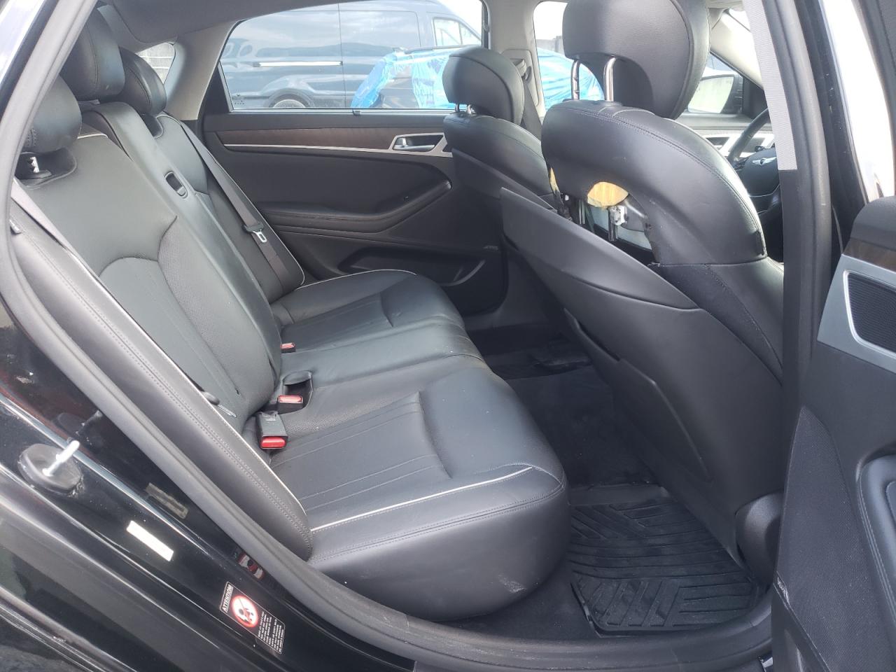 Photo 6 from auction – 2015 HYUNDAI GENESIS 5. with VIN KMHGN4JF9FU042206