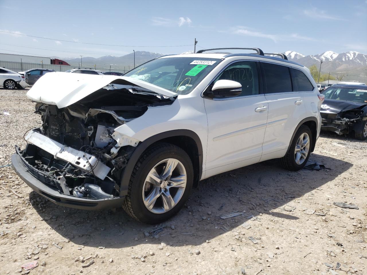 Photo 2 from auction – 2015 TOYOTA HIGHLANDER with VIN 5TDDKRFH4FS113727
