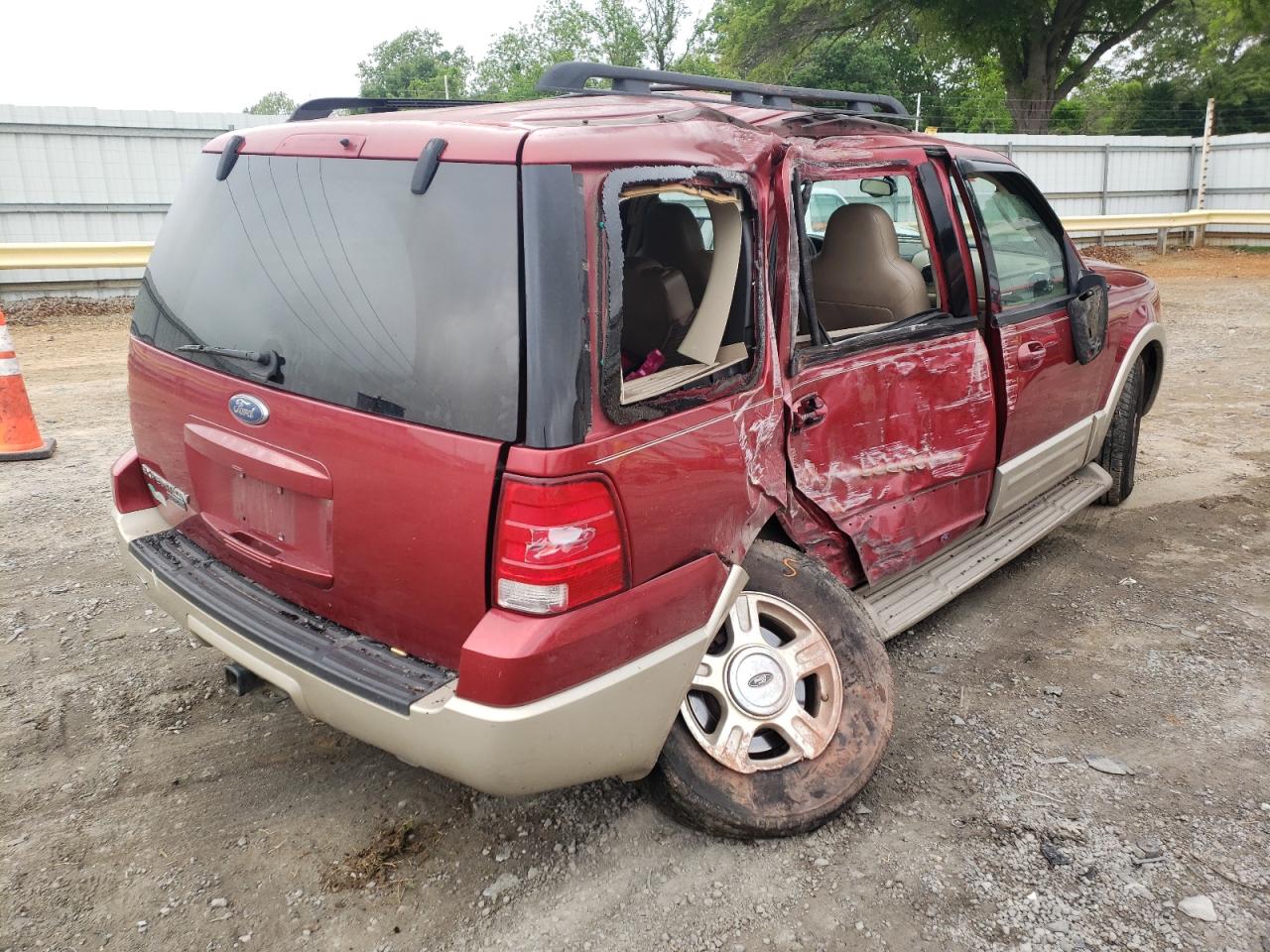 Photo 4 from auction – 2005 FORD EXPEDITION with VIN 1FMPU17535LA12669