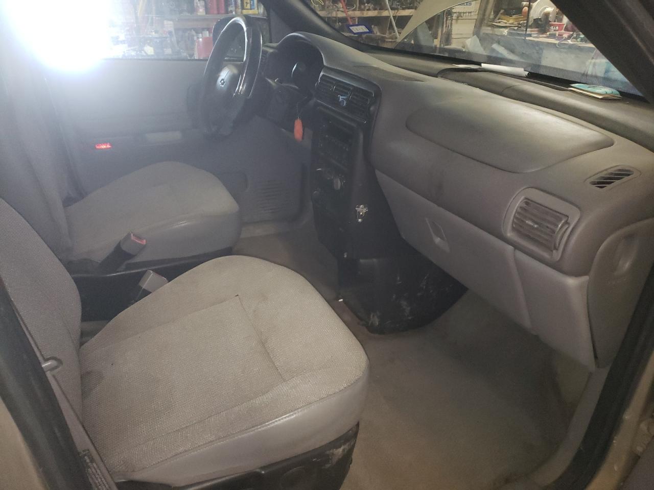 Photo 5 from auction – 2004 CHEVROLET VENTURE with VIN 1GNDX03E44D183168