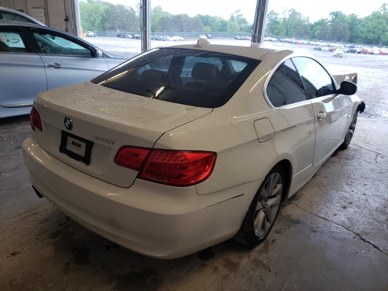 Photo 4 from auction – 2012 BMW 328 I with VIN WBAKE3C50CE770321