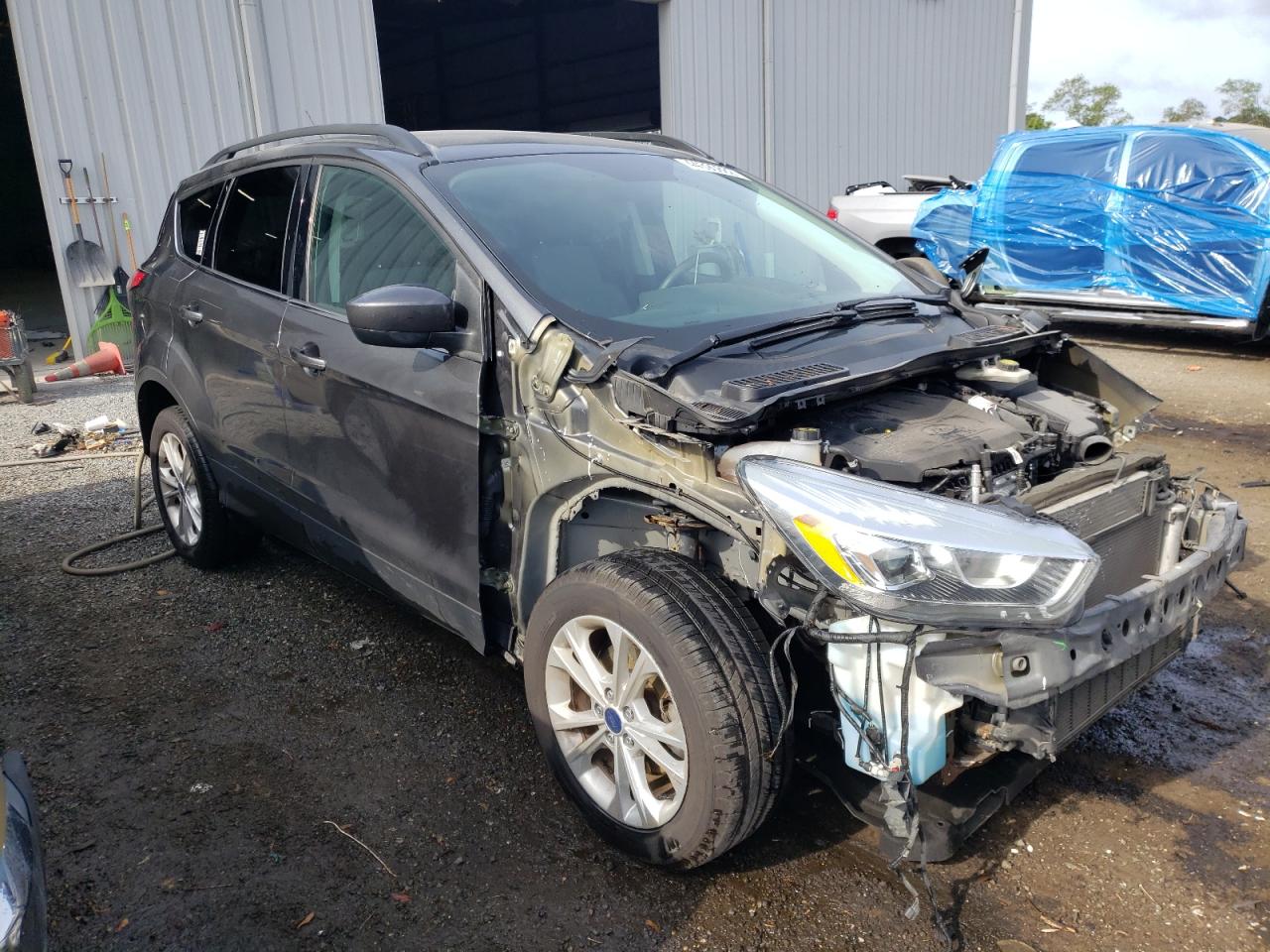 FORD ESCAPE SE 2017 with VIN 1FMCU0GD3HUB87843 - Photo from auction