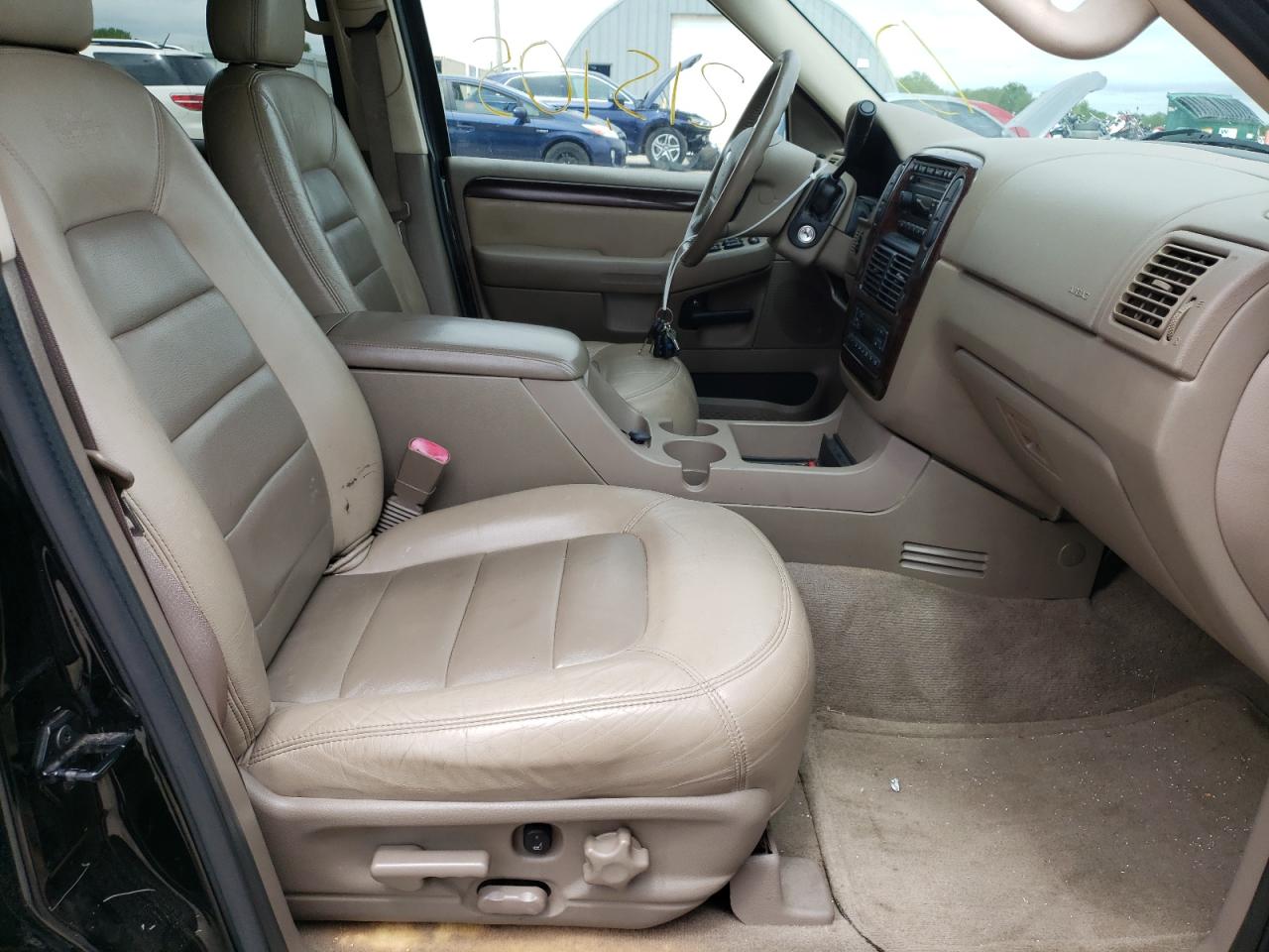 Photo 5 from auction – 2003 FORD EXPLORER L with VIN 1FMDU85W63ZA90834