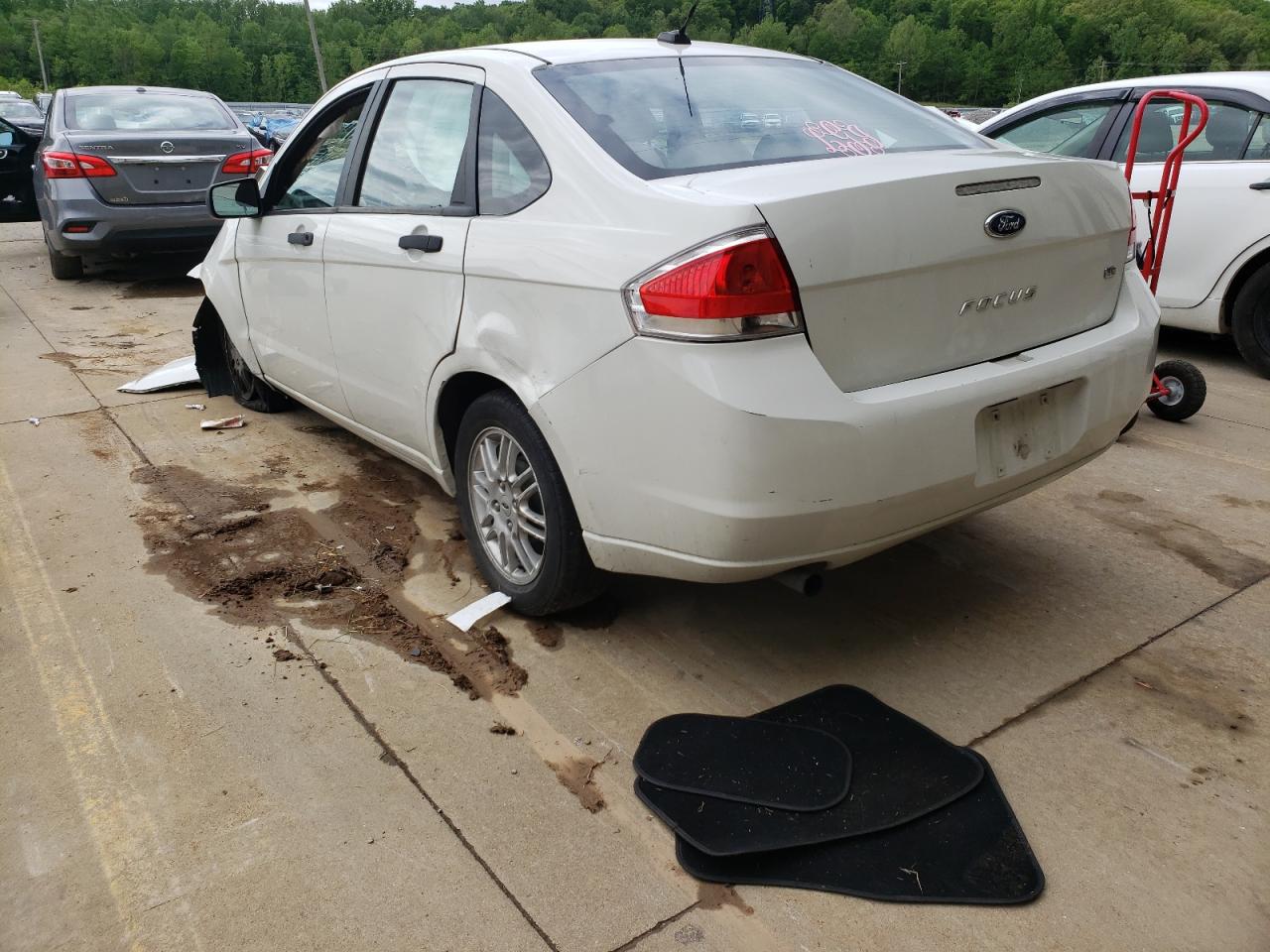 Photo 3 from auction – 2010 FORD FOCUS SE with VIN 1FAHP3FN7AW286923