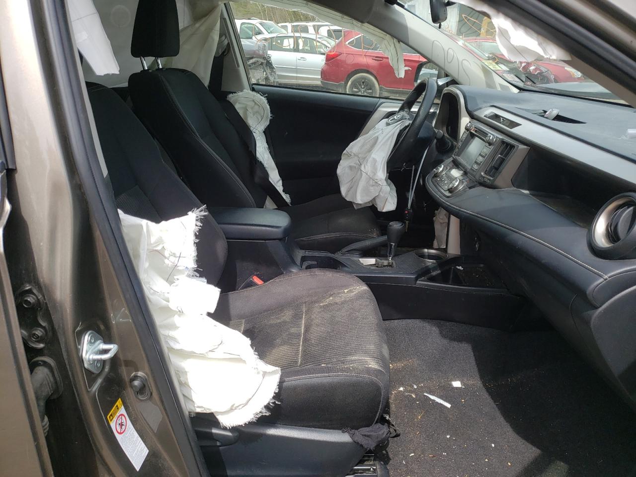 Photo 5 from auction – 2015 TOYOTA RAV4 XLE with VIN JTMRFREV0FD142686
