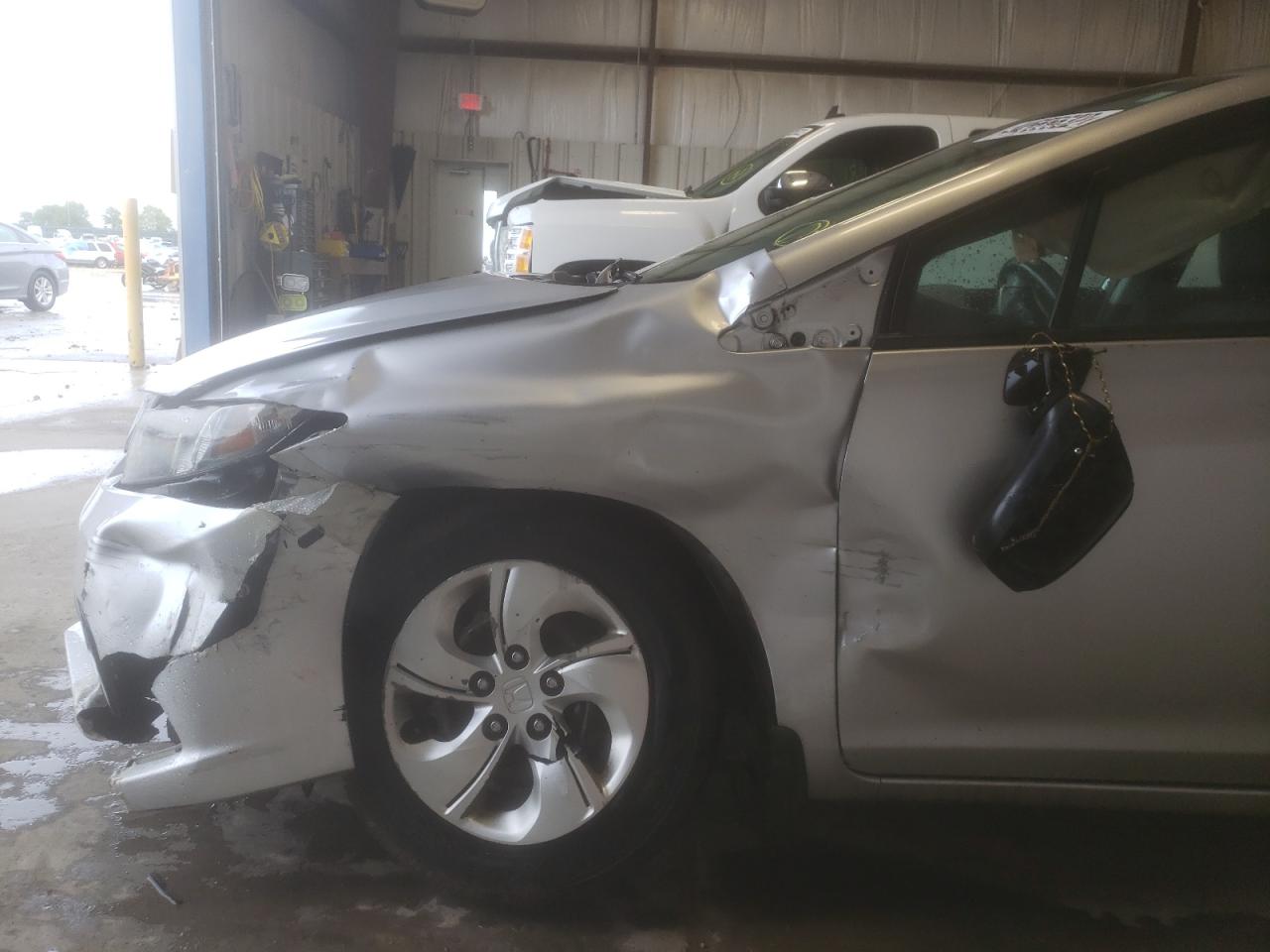 Photo 9 from auction – 2015 HONDA CIVIC LX with VIN 19XFB2F5XFE106751