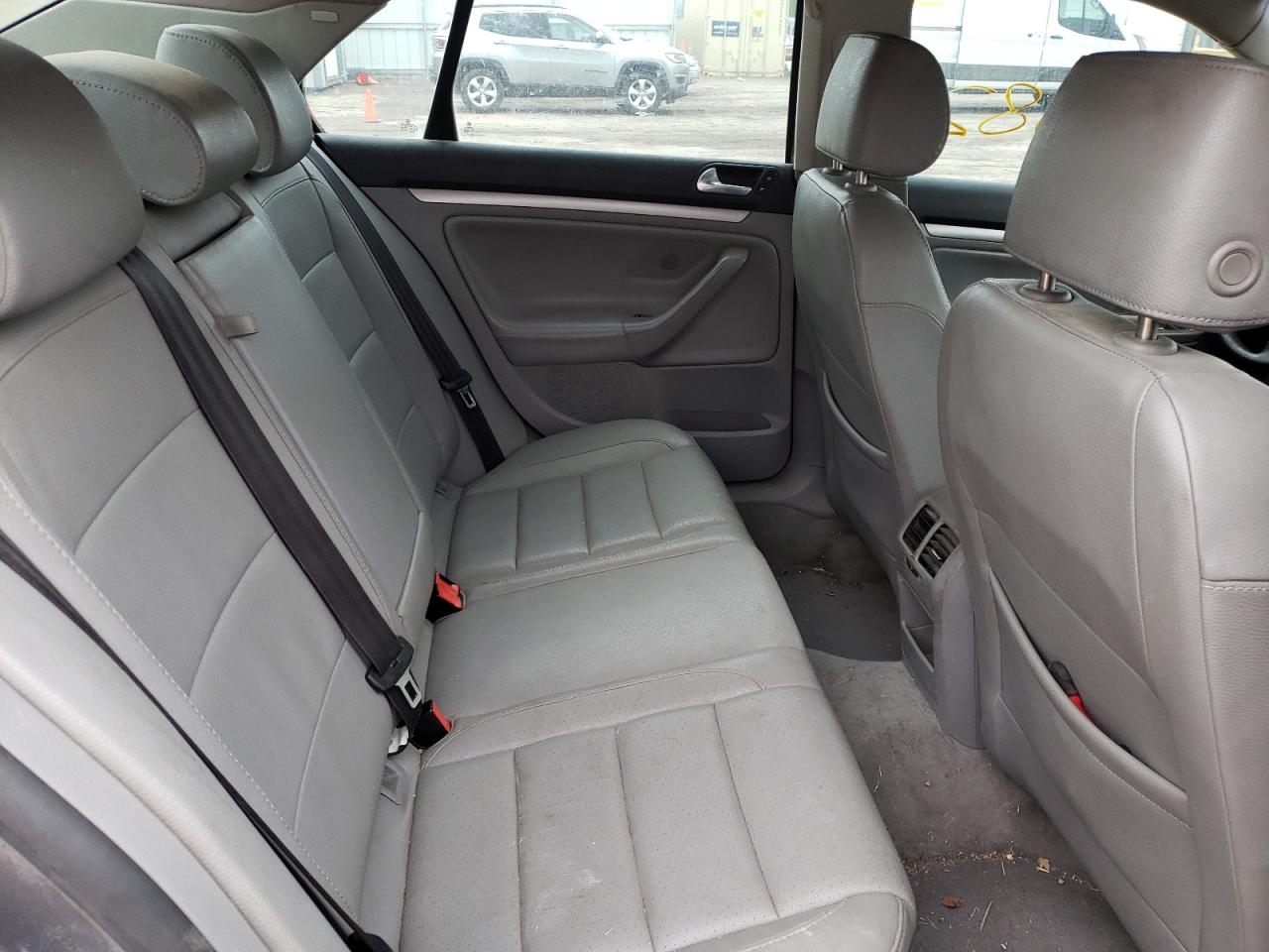 Photo 6 from auction – 2006 VOLKSWAGEN JETTA 2.5 with VIN 3VWSF71K26M735016