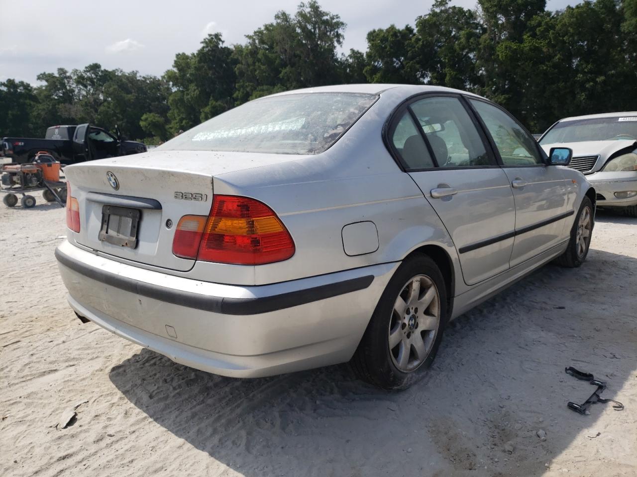 Photo 4 from auction – 2002 BMW 3 SERIES with VIN WBAEV33472KL74942