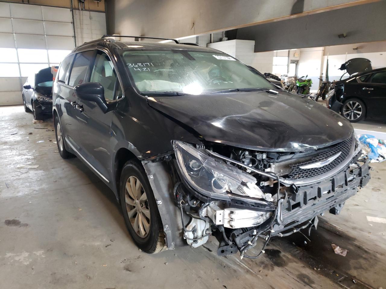 CHRYSLER PACIFICA T 2019 with VIN 2C4RC1BG7KR700590 - Photo from auction