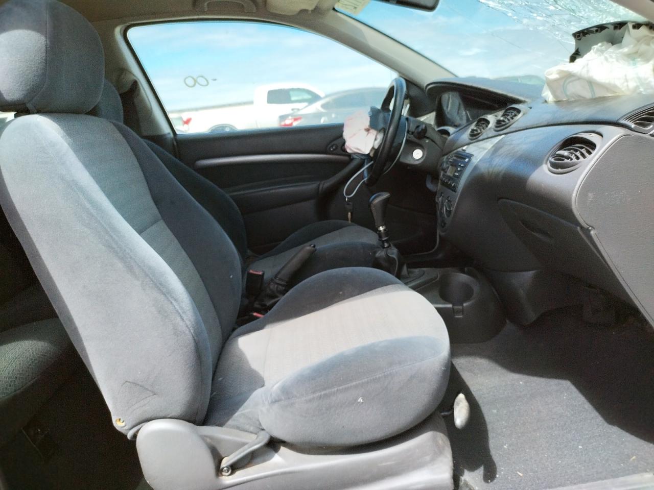 Photo 5 from auction – 2000 FORD FOCUS ZX3 with VIN 3FAFP3139YR198546