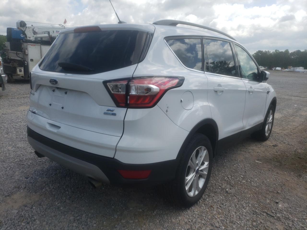 Photo 4 from auction – 2018 FORD ESCAPE SE with VIN 1FMCU9GD1JUB84885