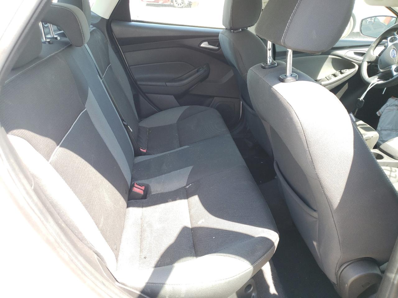 Photo 6 from auction – 2014 FORD FOCUS SE with VIN 1FADP3F22EL419938