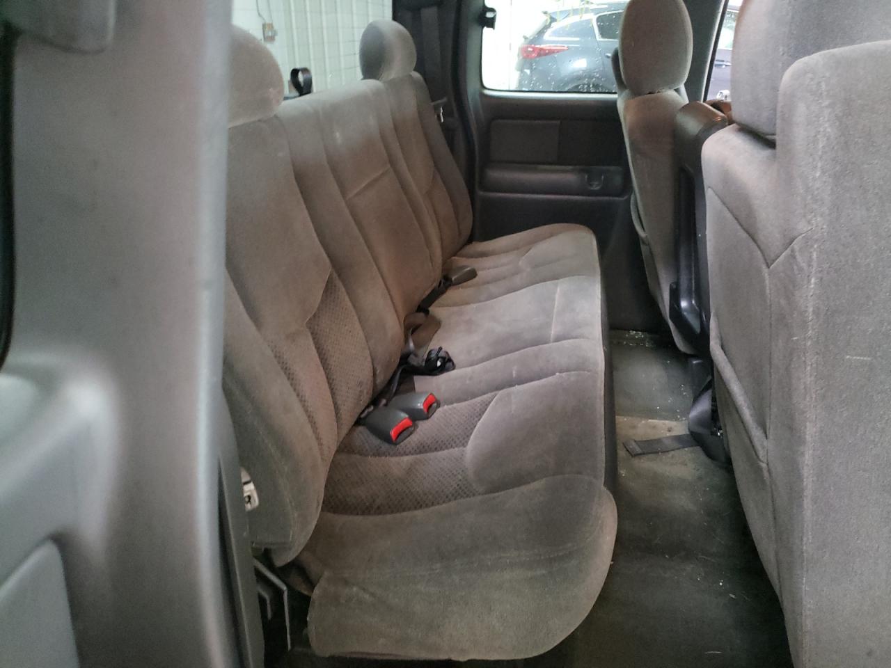 Photo 6 from auction – 2004 CHEVROLET SILVERADO with VIN 1GCEC19T94Z112491