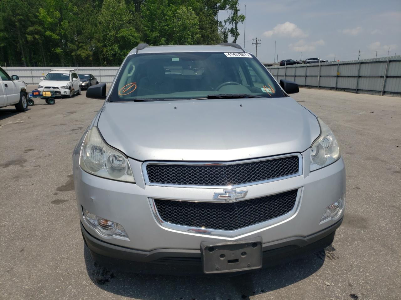 Photo 9 from auction – 2011 CHEVROLET TRAVERSE L with VIN 1GNKRFED2BJ195035