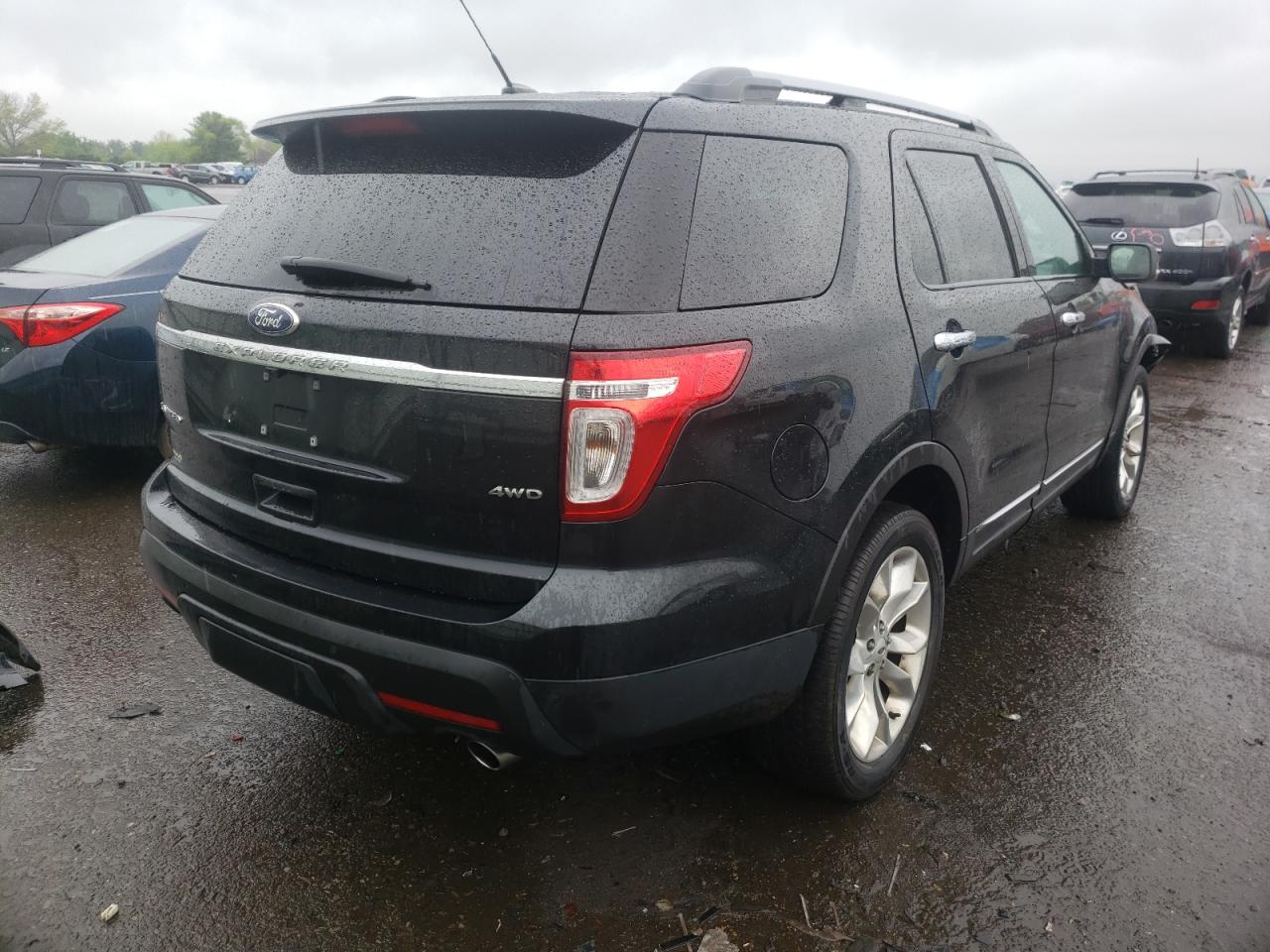 Photo 4 from auction – 2015 FORD EXPLORER L with VIN 1FM5K8F87FGB21874